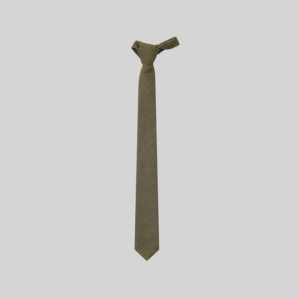 CORBATA CON NUDO DE PALA ESTRECHA
